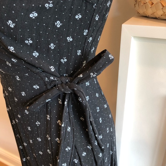 Universal Thread Black Sleeveless Wrap Dress with Small Grey Dots & Flowers - XS - Picture 12 of 12